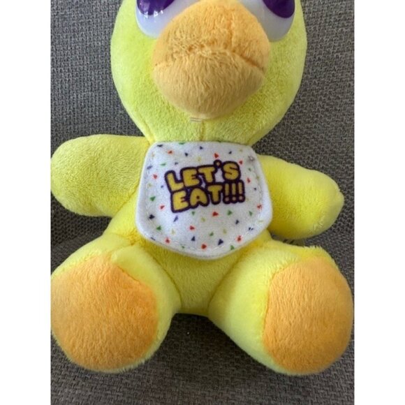 Five Nights At Freddys Chica Chicken Lets Eat Bib 7 in Plush Good Stuff 2017 FNA - Picture 4 of 10